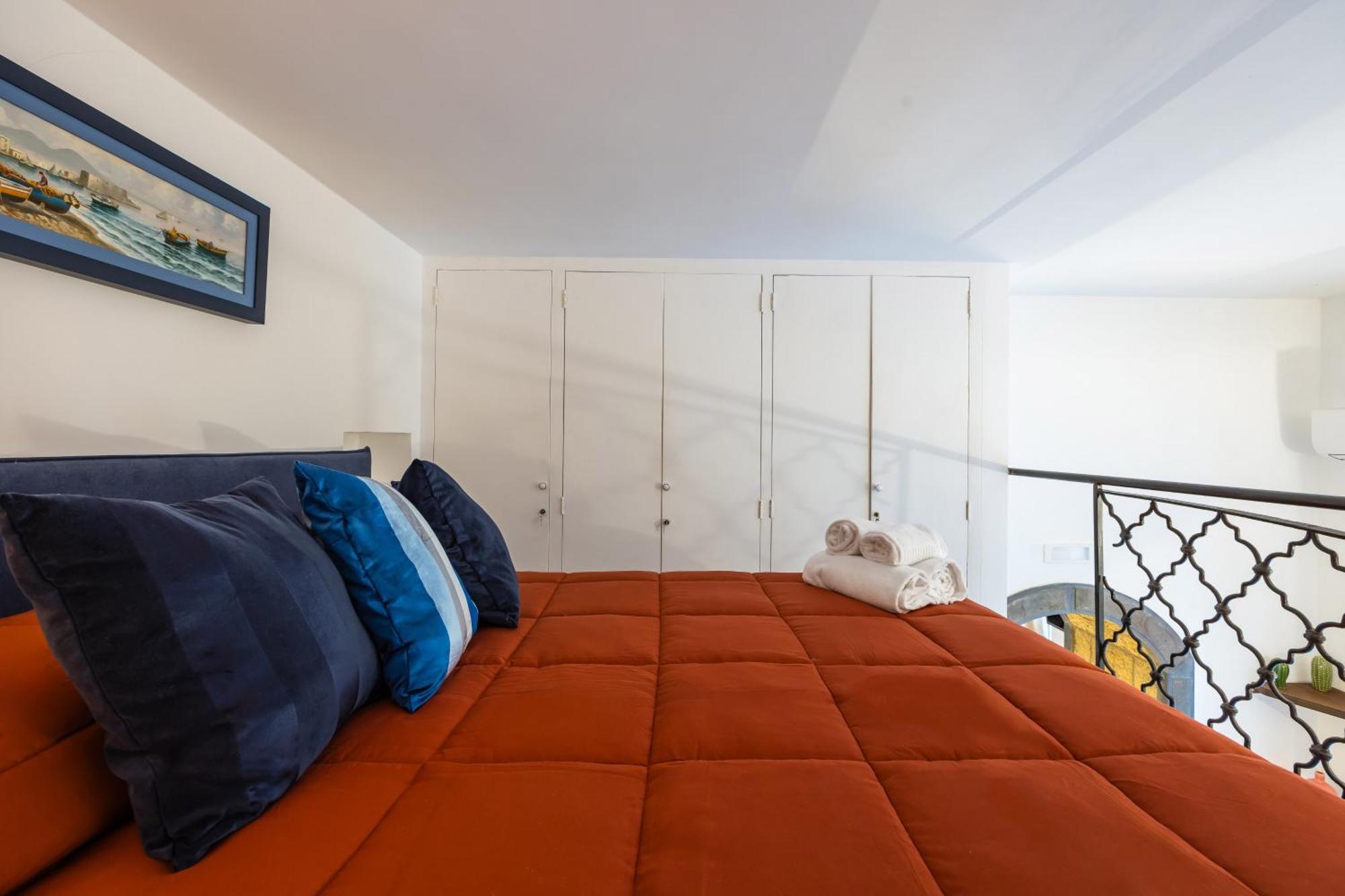 Apartment Hidden Gem On Chiaia Pedastrian Area By Napoliapartments