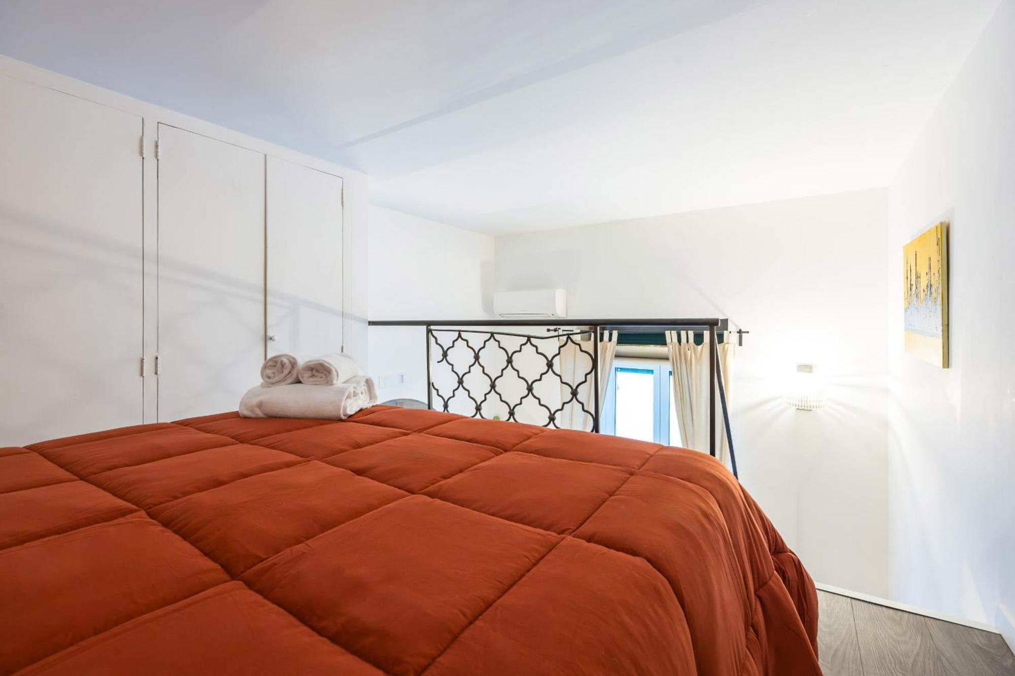 Apartment Hidden Gem On Chiaia Pedastrian Area By Napoliapartments *